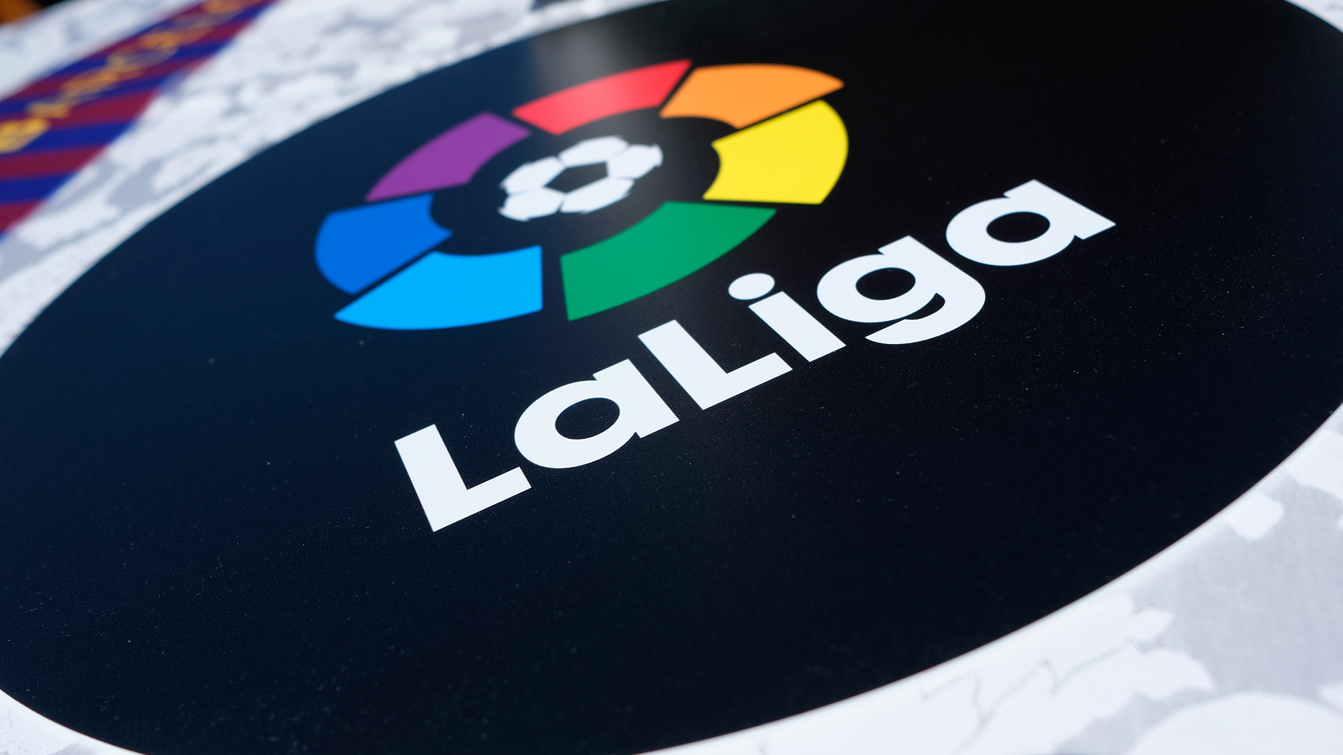 La Liga en España se aprieta. Ronald Koeman: “Será un final emocionante”